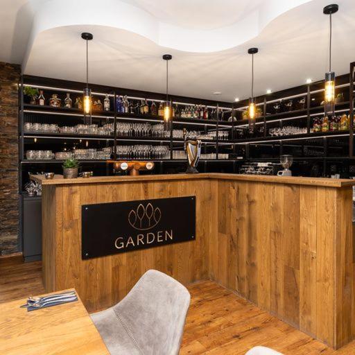 Garden Restaurant & Pension 파르두비체 외부 사진